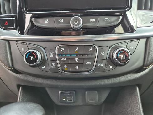 Used 2021 Chevrolet Traverse Premier FWD image 35