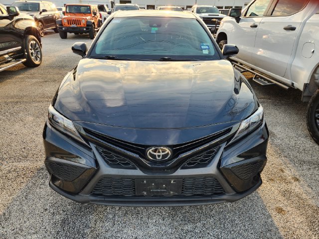 Used 2024 Toyota Camry SE FWD image 2