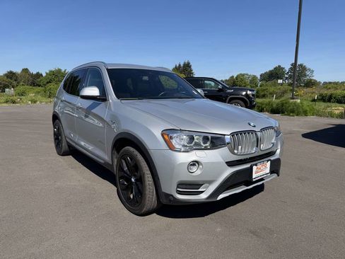Used 2017 BMW X3 xDrive28i AWD/4WD image 2