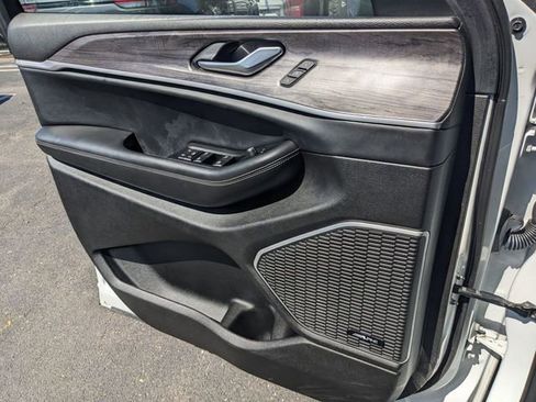 Used 2022 Jeep Grand Cherokee L Limited w/ Black Appearance Package image 20