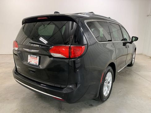 Used 2018 Chrysler Pacifica Touring-L w/ Tire & Wheel Group FWD image 27