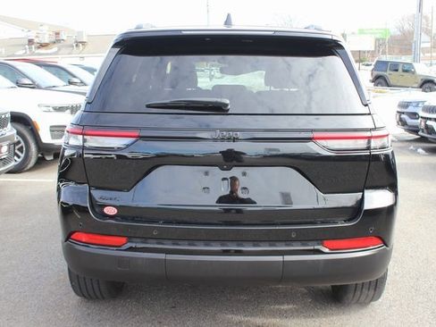 Used 2023 Jeep Grand Cherokee Altitude image 29