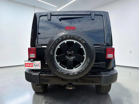 Used 2012 Jeep Wrangler Unlimited Sahara AWD/4WD image 4