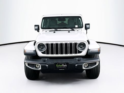Used 2025 Jeep Wrangler Sahara image 2
