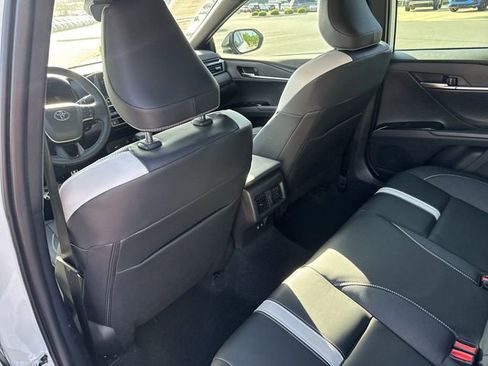 Used 2025 Toyota Camry SE w/ Convenience Package FWD image 25