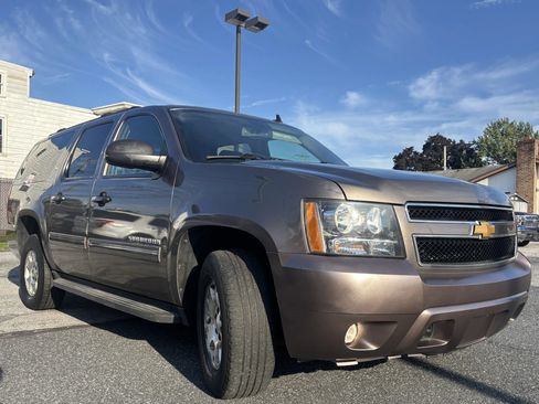 Used 2014 Chevrolet Suburban LT AWD/4WD image 3