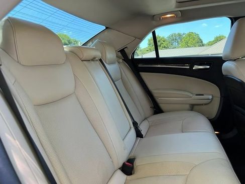 Used 2018 Chrysler 300 Limited AWD/4WD image 21