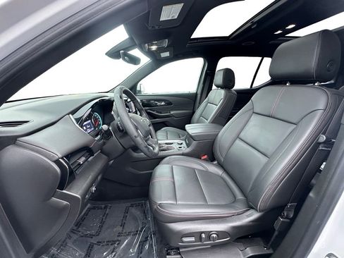 Used 2023 Chevrolet Traverse RS image 9