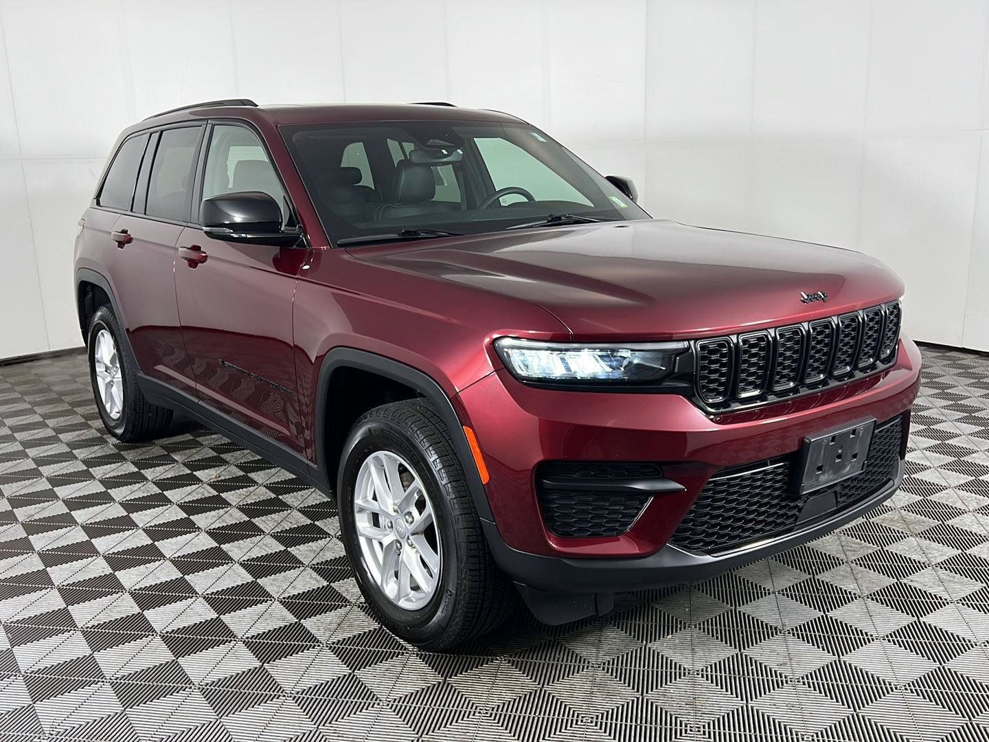 Used 2024 Jeep Grand Cherokee Altitude AWD/4WD image 42