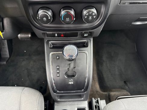 Used 2017 Jeep Patriot Sport image 21