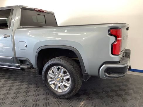 Used 2025 Chevrolet Silverado 2500 High Country w/ High Country Premium Package AWD/4WD image 4