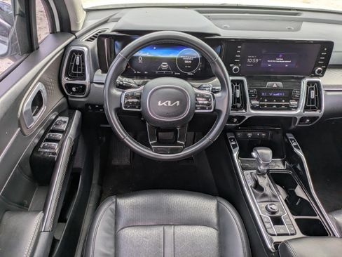 Used 2023 Kia Sorento SX AWD/4WD image 17