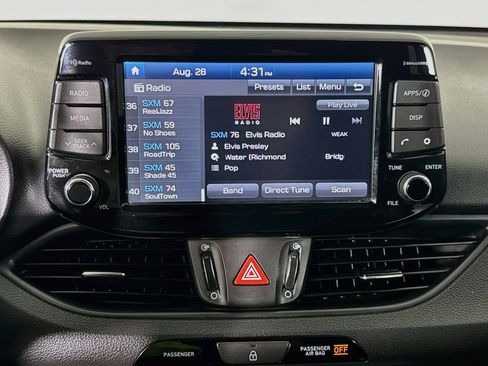 Used 2018 Hyundai Elantra GT FWD image 16