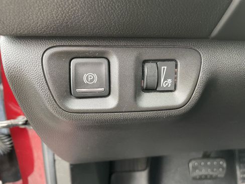 Used 2017 GMC Acadia SLE FWD image 14
