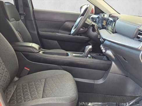 Used 2025 Nissan Kicks SV AWD/4WD image 20