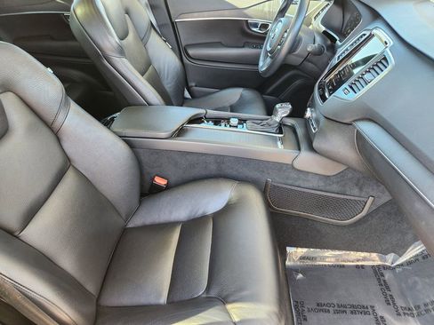 Used 2020 Volvo XC90 T6 Momentum w/ Protection Package Premier image 5