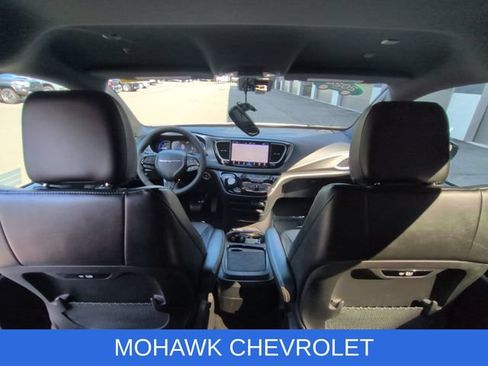 Used 2024 Chrysler Pacifica Limited FWD image 20