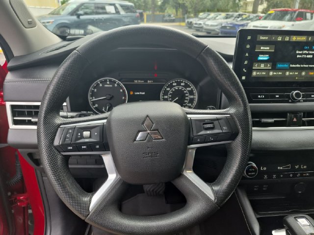 Used 2025 Mitsubishi Outlander ES FWD image 12