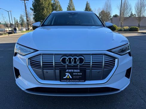 Used 2021 Audi e-tron Premium Plus w/ Premium Plus Package image 3