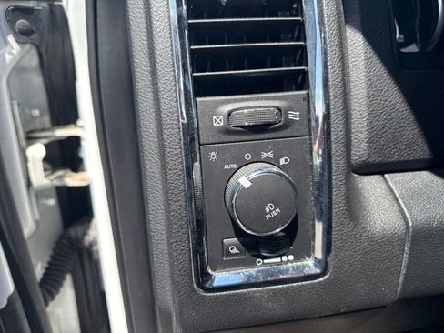 Used 2015 RAM 1500 Laramie w/ Convenience Group AWD/4WD image 18