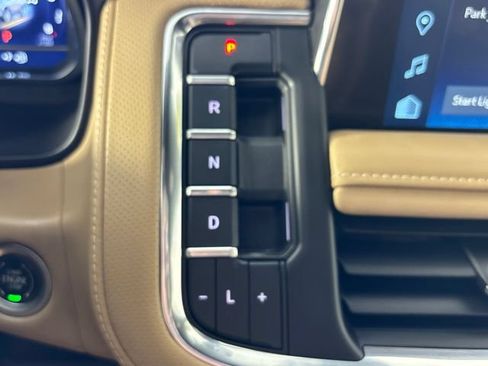 Used 2022 Chevrolet Suburban Premier AWD/4WD image 43