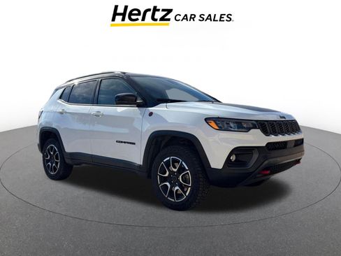 Used 2025 Jeep Compass Trailhawk image 1