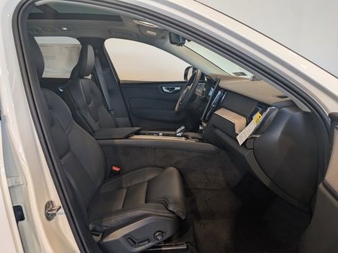 New 2026 Volvo XC60 B5 Ultra w/ Protection Package Premier image 31