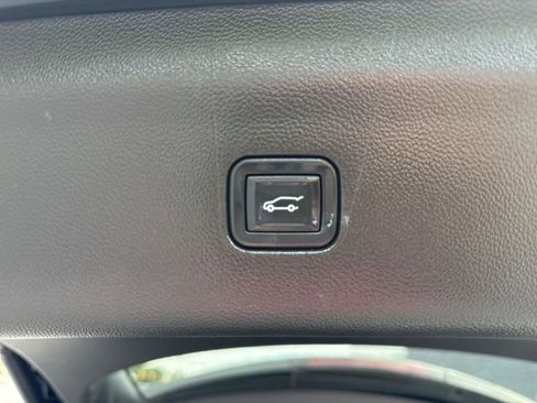 Used 2024 Buick Enclave Premium image 18