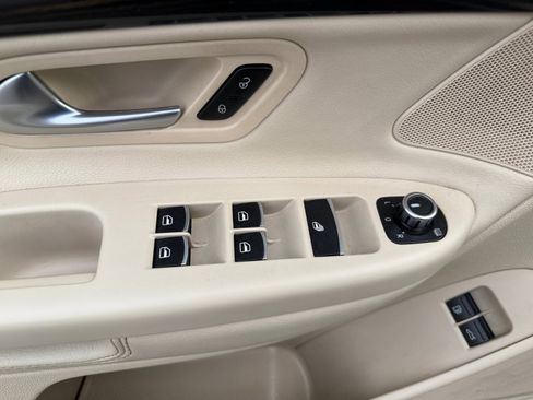 Used 2013 Volkswagen Eos Lux FWD image 13