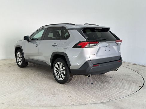 Used 2020 Toyota RAV4 XLE Premium FWD image 3
