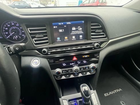 Used 2020 Hyundai Elantra Limited w/ Cargo Package (C1) image 16