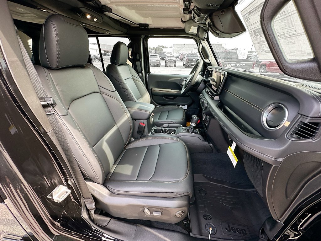 New 2026 Jeep Wrangler Unlimited Sahara AWD/4WD image 34