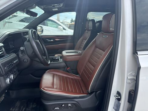 Used 2023 GMC Yukon XL Denali Ultimate AWD/4WD image 6