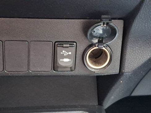 Used 2013 Toyota RAV4 LE AWD/4WD image 23