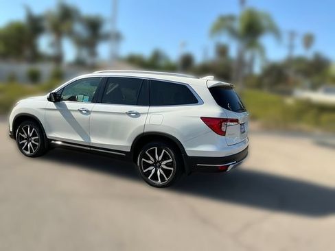 Certified 2019 Honda Pilot Touring image 3