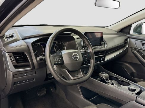 Used 2025 Nissan Rogue SV image 18