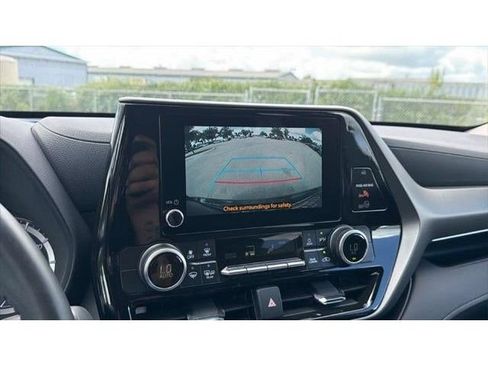 Certified 2025 Toyota Highlander LE FWD image 30