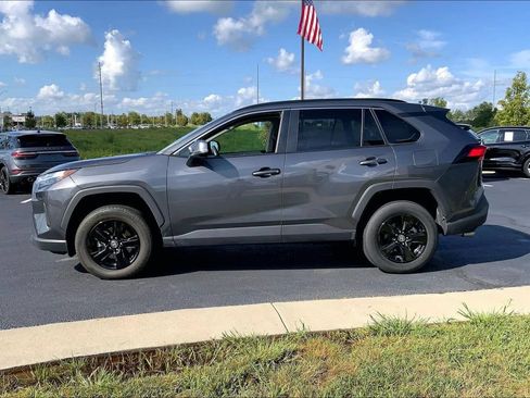 Used 2025 Toyota RAV4 XLE FWD image 12