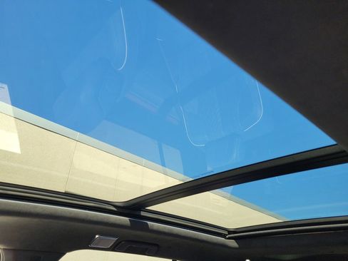 Certified 2026 Cadillac Vistiq Premium Luxury image 21