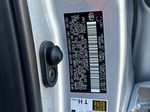 Certified 2021 Toyota Prius LE w/ Carpet Mat Package (TMS) FWD image 28