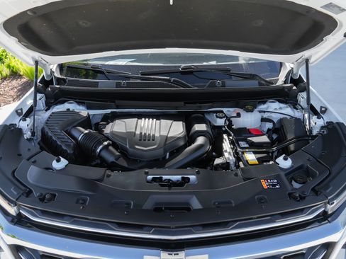 Used 2024 Chevrolet Traverse LT image 45