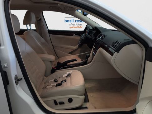 Used 2013 Volkswagen Passat TDI SEL Premium image 19