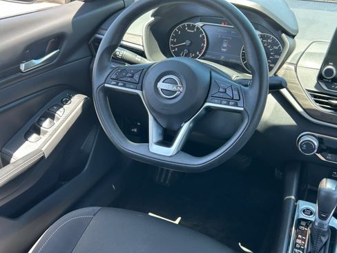Used 2024 Nissan Altima 2.5 SV FWD image 15