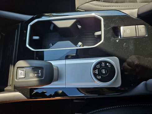 New 2025 Mitsubishi Outlander SE image 29