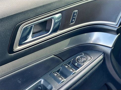 Used 2018 Ford Explorer XLT w/ Equipment Group 201A image 19