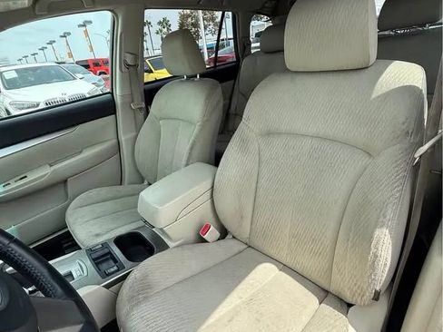 Used 2011 Subaru Outback 2.5i Premium AWD/4WD image 7