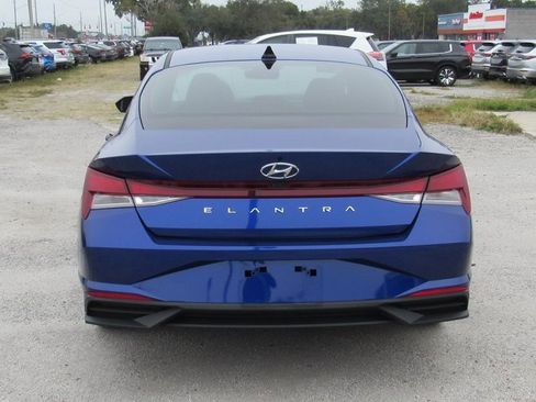 Used 2022 Hyundai Elantra SEL image 4