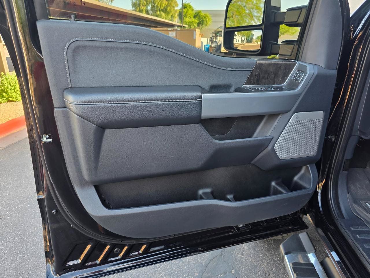 Used 2024 Ford F350 Lariat w/ Chrome Package AWD/4WD image 32