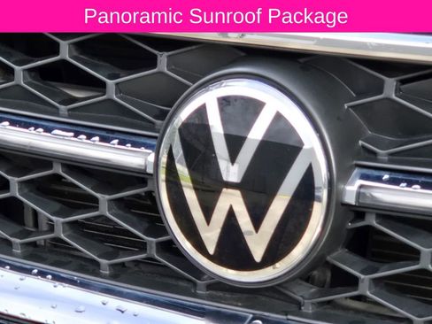 Used 2022 Volkswagen Taos SEL w/ Panoramic Sunroof Package FWD image 8