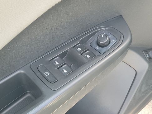 Used 2022 Volkswagen Taos SE FWD image 29